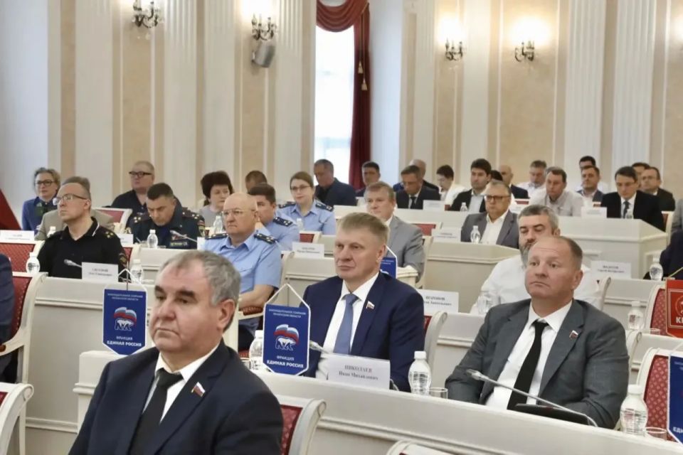 Олег Мельниченко: На внеочередной сессии Законодательного Собрания внесли на рассмотрение депутатов поправки в Устав Пензенской области, которые касаются деятельности высшего должностного лица и высшего исполнительного... Олег Мельниченко: На внеочередной сессии Законодательного Собрания внесли на рассмотрение депутатов поправки в Устав Пензенской области, которые касаются деятельности высшего должностного лица и высшего исполнительного...