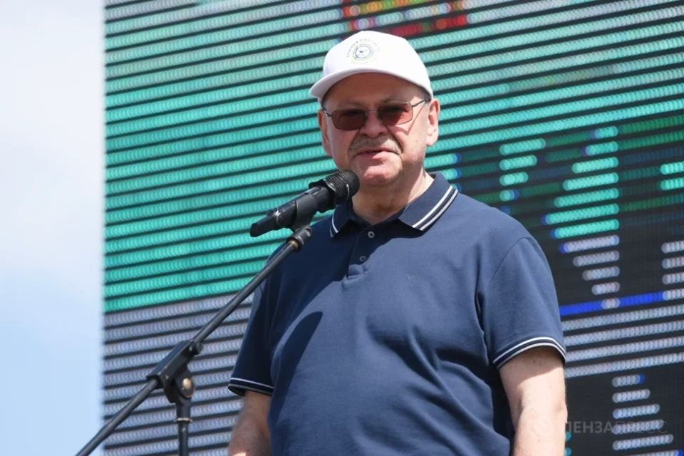 Губернатор Пензенской области, секретарь реготделения партии «Единая Россия» Олег Мельниченко в субботу, 23 мая, принял участие в торжественном открытии международного гидроавиаслета «Крылья Спутника» (0+)