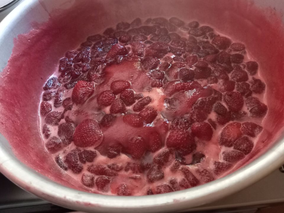 Как приготовить легкий клубничный джем за 5 минут: простой и вкусный рецепт