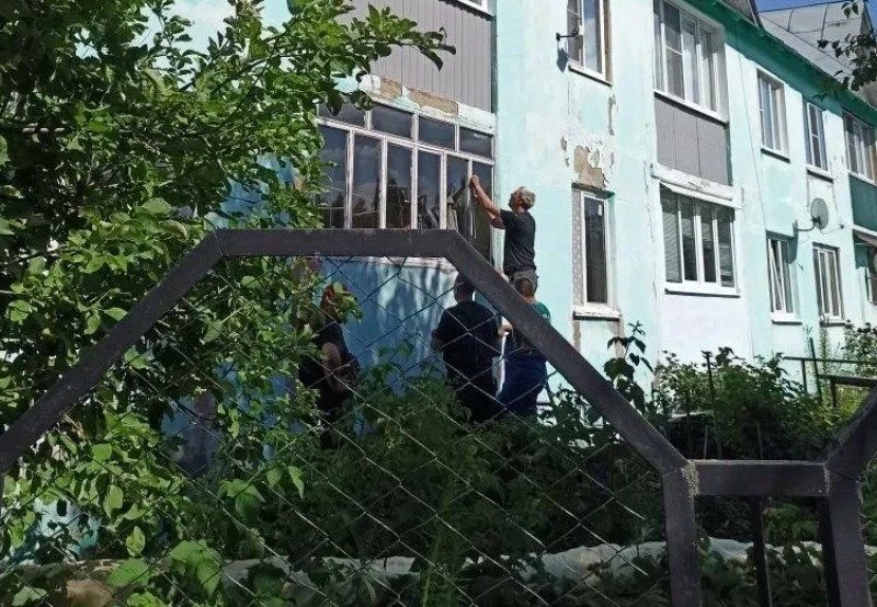 Завершаются восстановительные работы в пострадавших от атаки БПЛА домах Завершаются восстановительные работы в пострадавших от атаки БПЛА домах