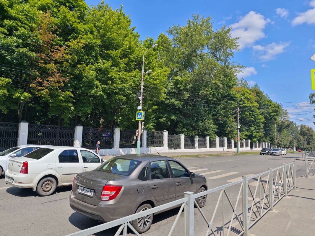С ограды парка Белинского в Пензе наконец сняли почти всю наружную рекламу С ограды парка Белинского в Пензе наконец сняли почти всю наружную рекламу