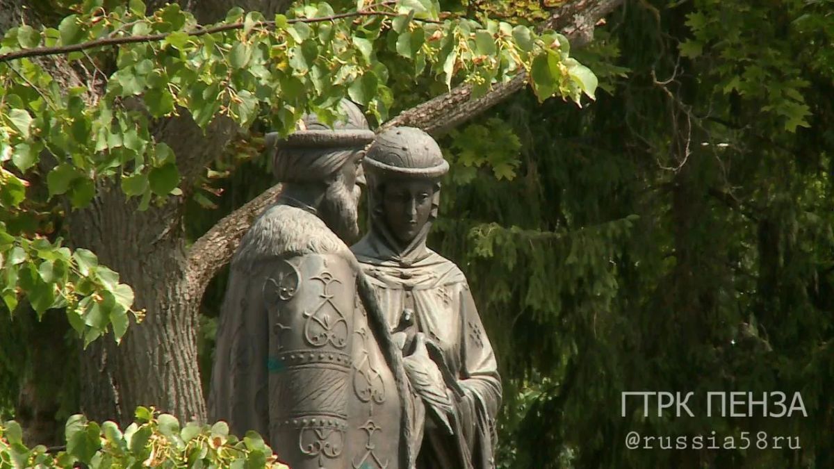 Сегодня у памятника Петру и Февронии собрались ветераны локальных конфликтов, жены и мамы бойцов СВО Сегодня у памятника Петру и Февронии собрались ветераны локальных конфликтов, жены и мамы бойцов СВО