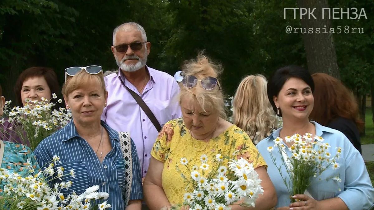 Сегодня у памятника Петру и Февронии собрались ветераны локальных конфликтов, жены и мамы бойцов СВО Сегодня у памятника Петру и Февронии собрались ветераны локальных конфликтов, жены и мамы бойцов СВО