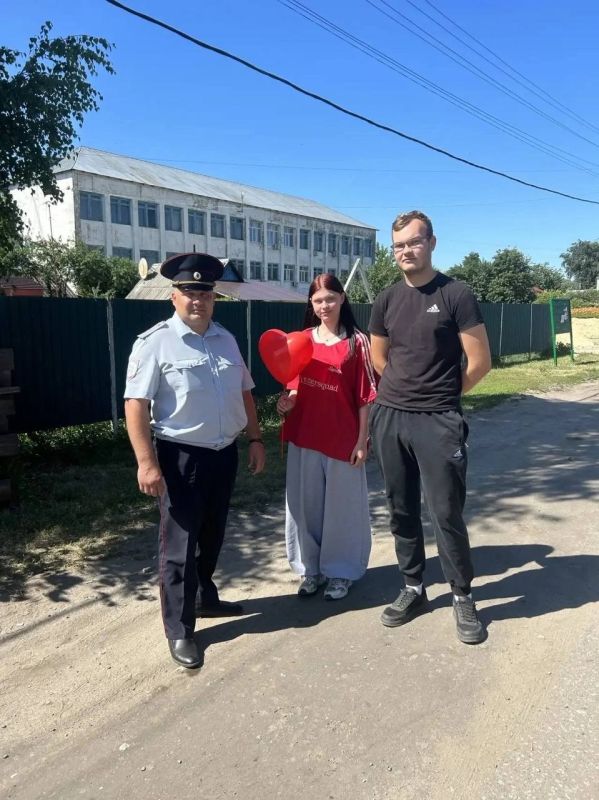 Сотрудники Госавтоинспекции Тамалинского района поздравили водителей, пассажиров и пешеходов с Днём семьи, любви и верности Сотрудники Госавтоинспекции Тамалинского района поздравили водителей, пассажиров и пешеходов с Днём семьи, любви и верности