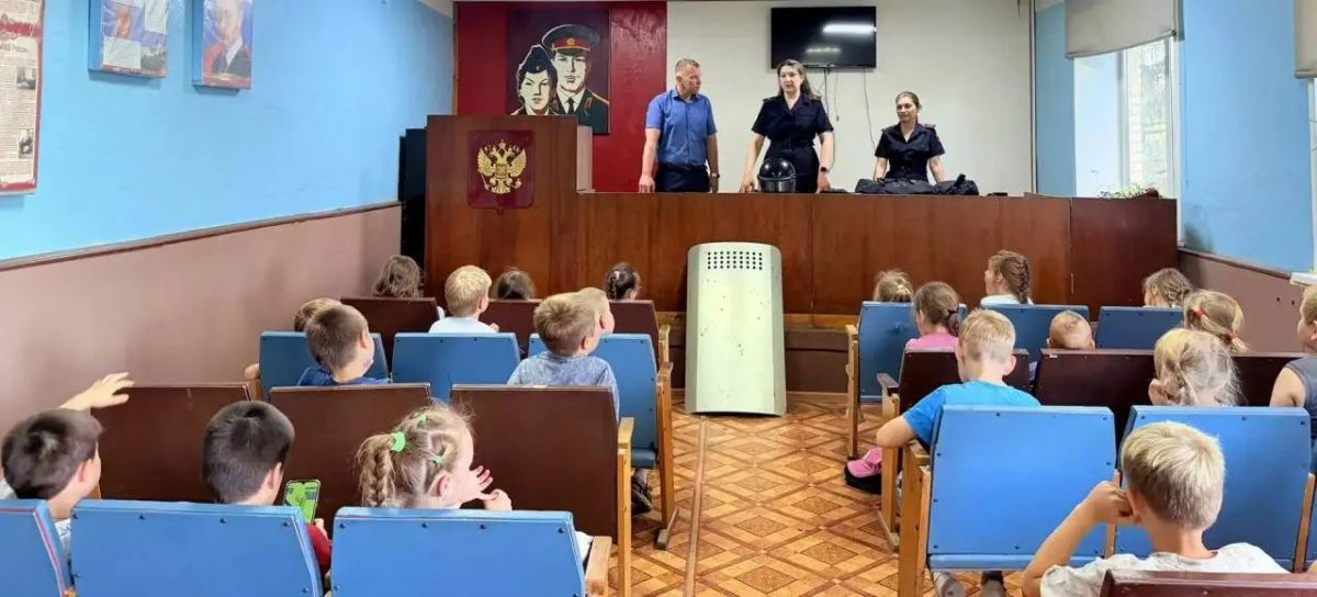 В Городищенском районе прошло мероприятие «В гостях у полицейских» В Городищенском районе прошло мероприятие «В гостях у полицейских»