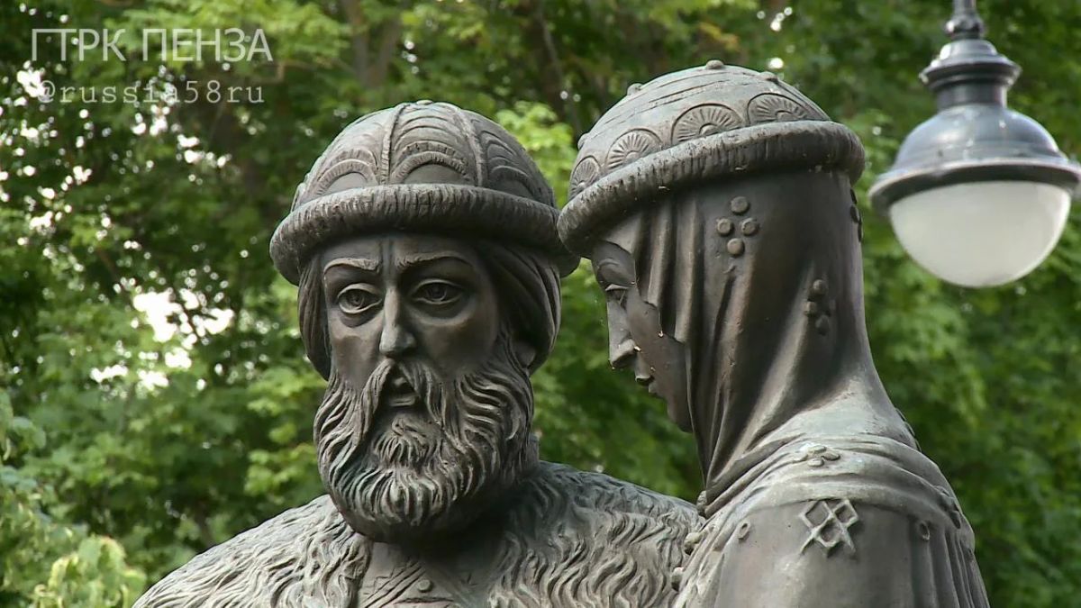 Сегодня у памятника Петру и Февронии собрались ветераны локальных конфликтов, жены и мамы бойцов СВО Сегодня у памятника Петру и Февронии собрались ветераны локальных конфликтов, жены и мамы бойцов СВО