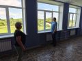 Прокурор Малосердобинского района Григорий Сумароков с выездом проверил ход выполнения работ по капитальному ремонту здания МБОУ СОШ с. Новое Демкино, проводимому в рамках реализации национального проекта «Молодежь и дети»