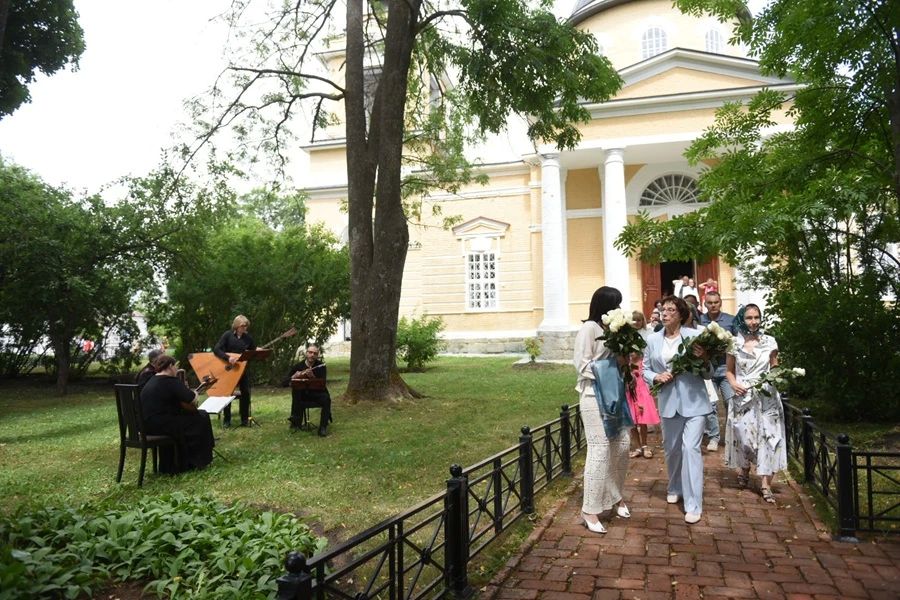 В Государственном Лермонтовском музее-заповеднике «Тарханы» 11 июля отмечают 55-й Всероссийский Лермонтовский праздник. В Государственном Лермонтовском музее-заповеднике «Тарханы» 11 июля отмечают 55-й Всероссийский Лермонтовский праздник.
