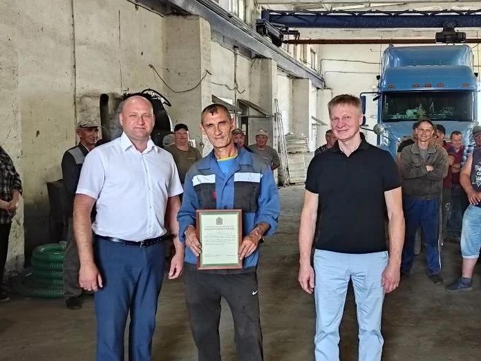 Дмитрий Петров провел рабочую встречу в избирательном округе Дмитрий Петров провел рабочую встречу в избирательном округе