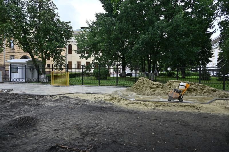 В Пензе идут работы по созданию сквера у здания областного правительства В Пензе идут работы по созданию сквера у здания областного правительства