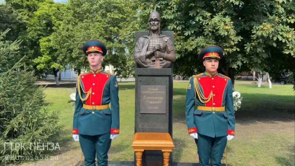 Сегодня на территории артучилища открывают памятник Александру Невскому — рядом уже стоит храм, освященный в честь великого князя Сегодня на территории артучилища открывают памятник Александру Невскому — рядом уже стоит храм, освященный в честь великого князя