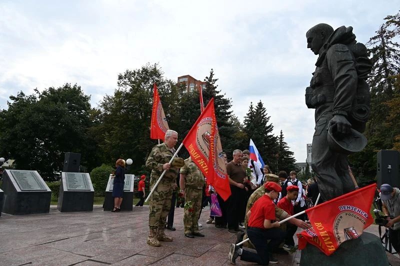 В Пензе состоялся митинг в память о жертвах бесланской трагедии В Пензе состоялся митинг в память о жертвах бесланской трагедии