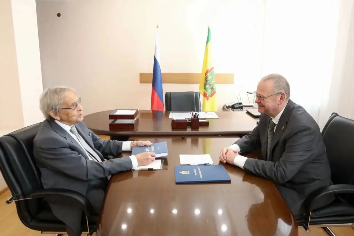 Олег Мельниченко: Пензенская областная больница имени Николая Ниловича Бурденко работает в плотном взаимодействии с Национальным медицинским исследовательским центром, который также носит имя нашего великого земляка —... Олег Мельниченко: Пензенская областная больница имени Николая Ниловича Бурденко работает в плотном взаимодействии с Национальным медицинским исследовательским центром, который также носит имя нашего великого земляка —...