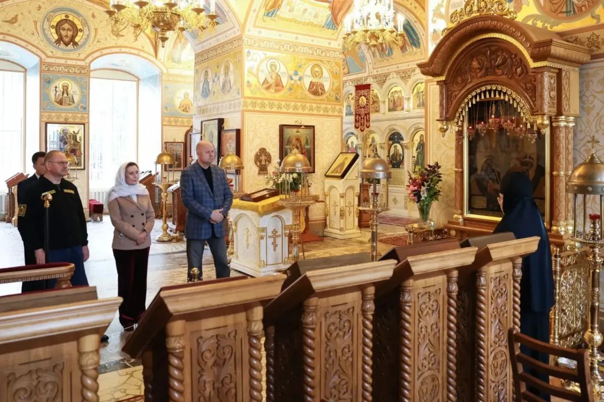 Олег Мельниченко: Показали заместителю председателя Совета Федерации Инне Юрьевне Святенко архитектурную жемчужину Пензенской области — Троице-Сканов монастырь, построенный в стиле перехода от барокко к классицизму Олег Мельниченко: Показали заместителю председателя Совета Федерации Инне Юрьевне Святенко архитектурную жемчужину Пензенской области — Троице-Сканов монастырь, построенный в стиле перехода от барокко к классицизму