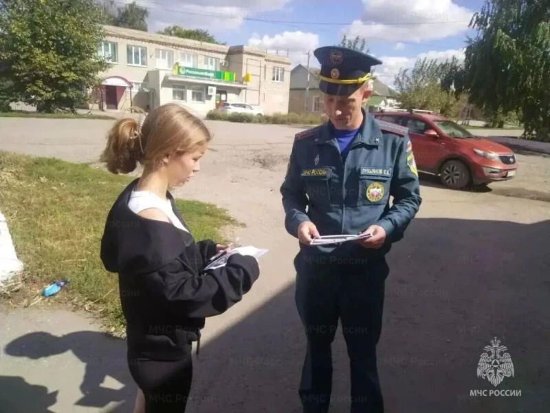 Сотрудники МЧС России проводят профилактические рейды в любое время года Сотрудники МЧС России проводят профилактические рейды в любое время года