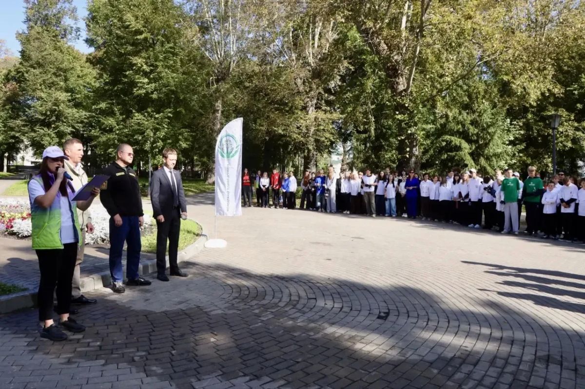 Олег Мельниченко: Дали старт осеннему этапу масштабного экологического проекта «Зеленая Пенза», в рамках которого весной высадили в нашем любимом городе 5 тысяч деревьев и кустарников Олег Мельниченко: Дали старт осеннему этапу масштабного экологического проекта «Зеленая Пенза», в рамках которого весной высадили в нашем любимом городе 5 тысяч деревьев и кустарников