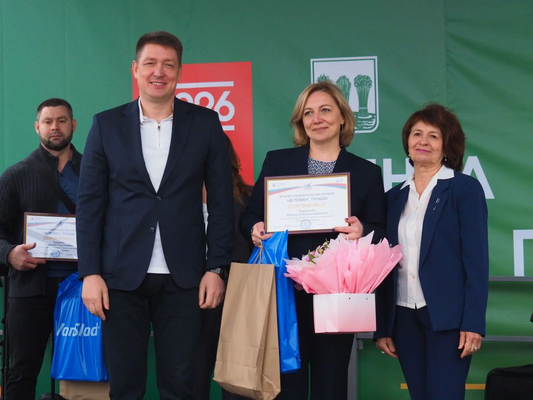 Чествование лауреатов и победителей регионального этапа II национальной премии человек труда в Пензенской области состоялось на Фонтанной площади Чествование лауреатов и победителей регионального этапа II национальной премии человек труда в Пензенской области состоялось на Фонтанной площади