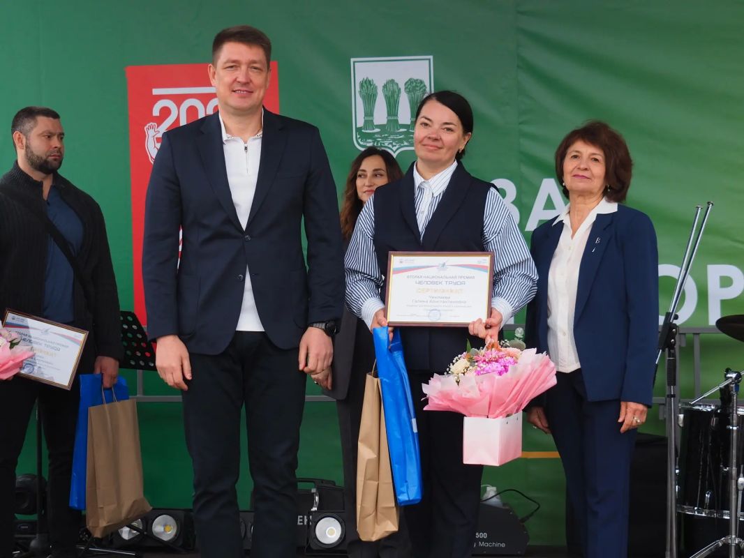 Чествование лауреатов и победителей регионального этапа II национальной премии человек труда в Пензенской области состоялось на Фонтанной площади Чествование лауреатов и победителей регионального этапа II национальной премии человек труда в Пензенской области состоялось на Фонтанной площади