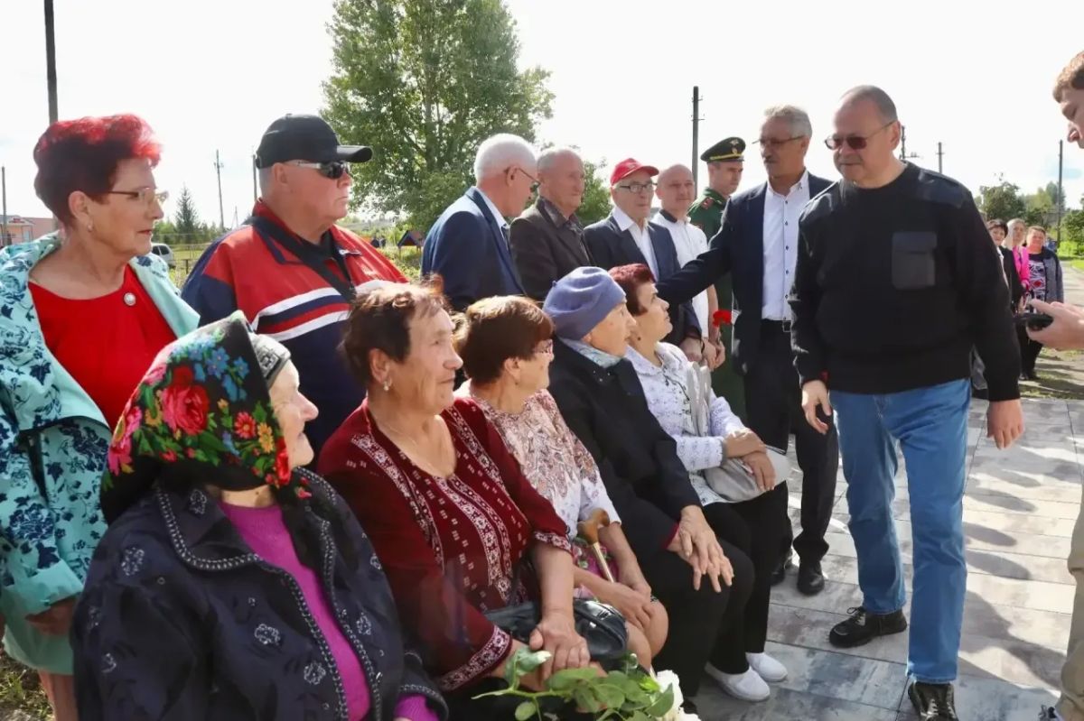 Олег Мельниченко: Теперь жителям Ягановки есть куда прийти, чтобы почтить память своих родных — защитников Отечества Олег Мельниченко: Теперь жителям Ягановки есть куда прийти, чтобы почтить память своих родных — защитников Отечества
