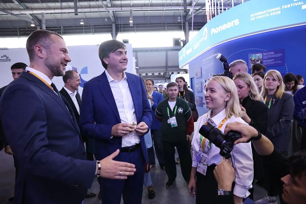 В Екатеринбурге на Международном фестивале молодежи – 2026 начал работу интерактивный стенд Минпросвещения России В Екатеринбурге на Международном фестивале молодежи – 2026 начал работу интерактивный стенд Минпросвещения России