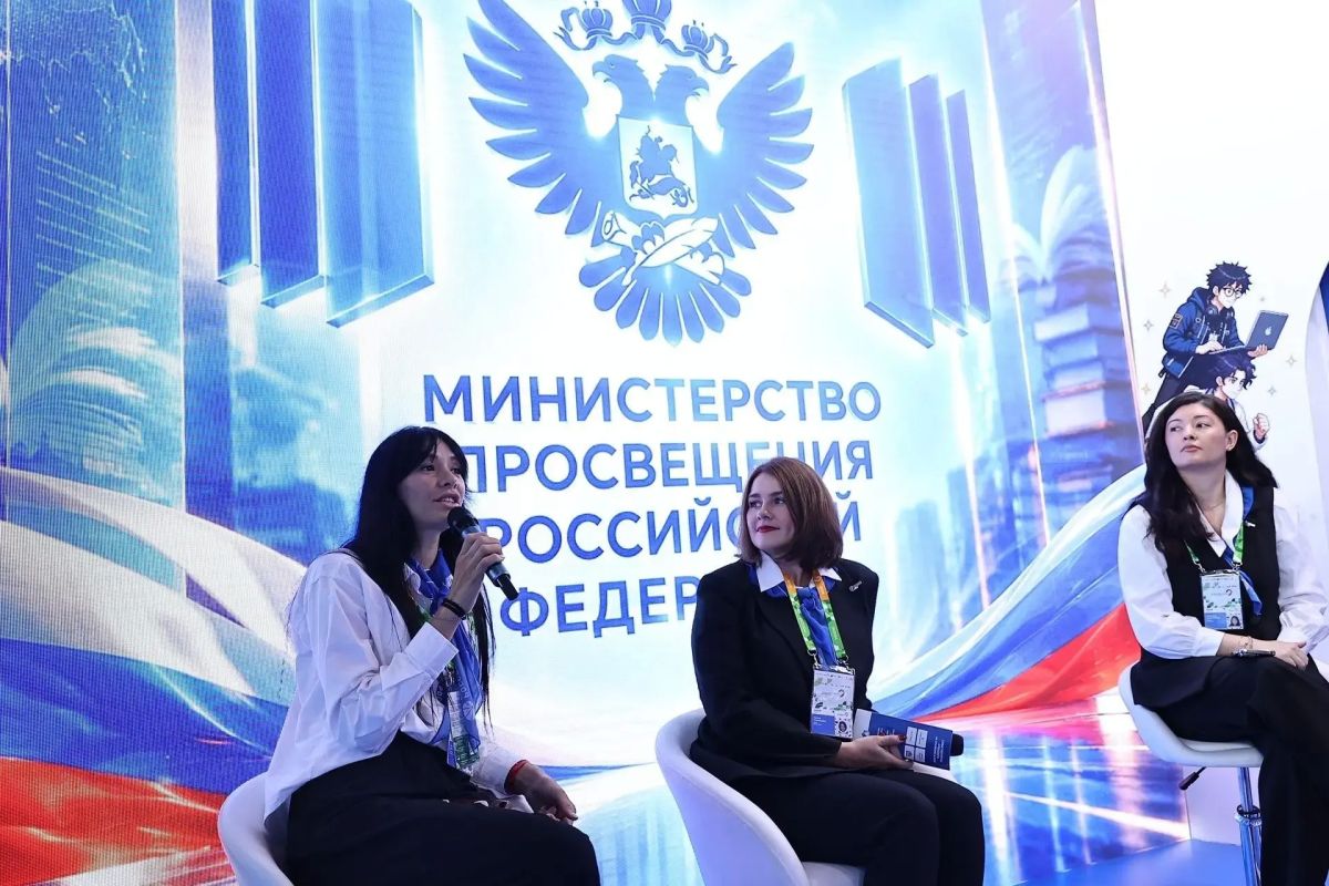 В Екатеринбурге на Международном фестивале молодежи – 2026 начал работу интерактивный стенд Минпросвещения России В Екатеринбурге на Международном фестивале молодежи – 2026 начал работу интерактивный стенд Минпросвещения России