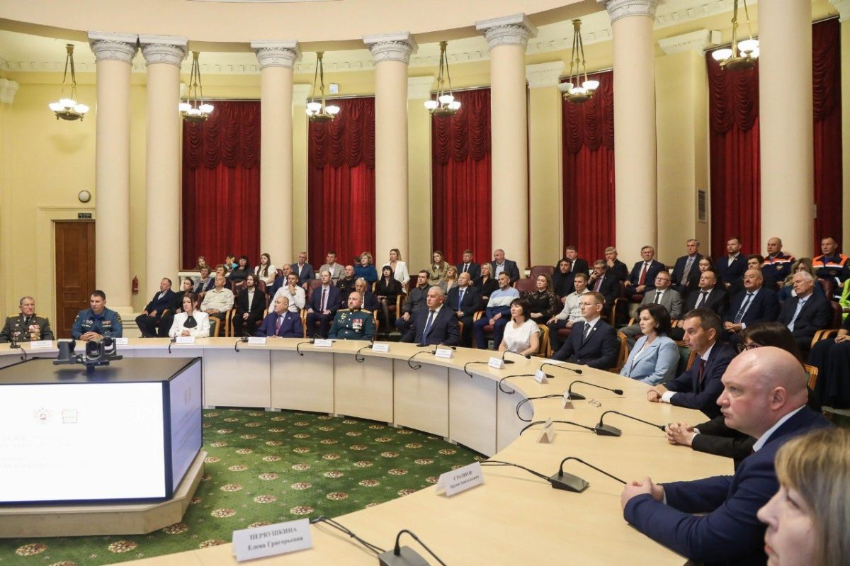 Антон Столяров награжден Почетной грамотой Президента РФ Антон Столяров награжден Почетной грамотой Президента РФ