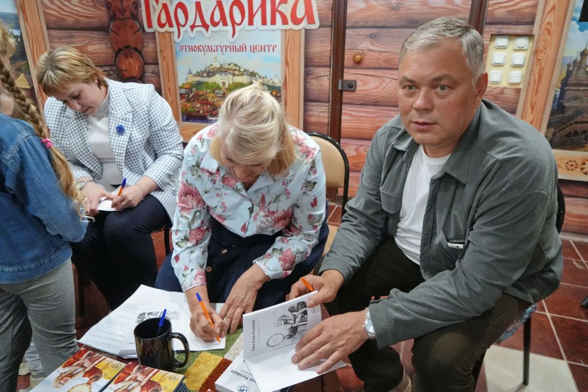 Алексей Марьин передал пензенским детям книги Алексей Марьин передал пензенским детям книги