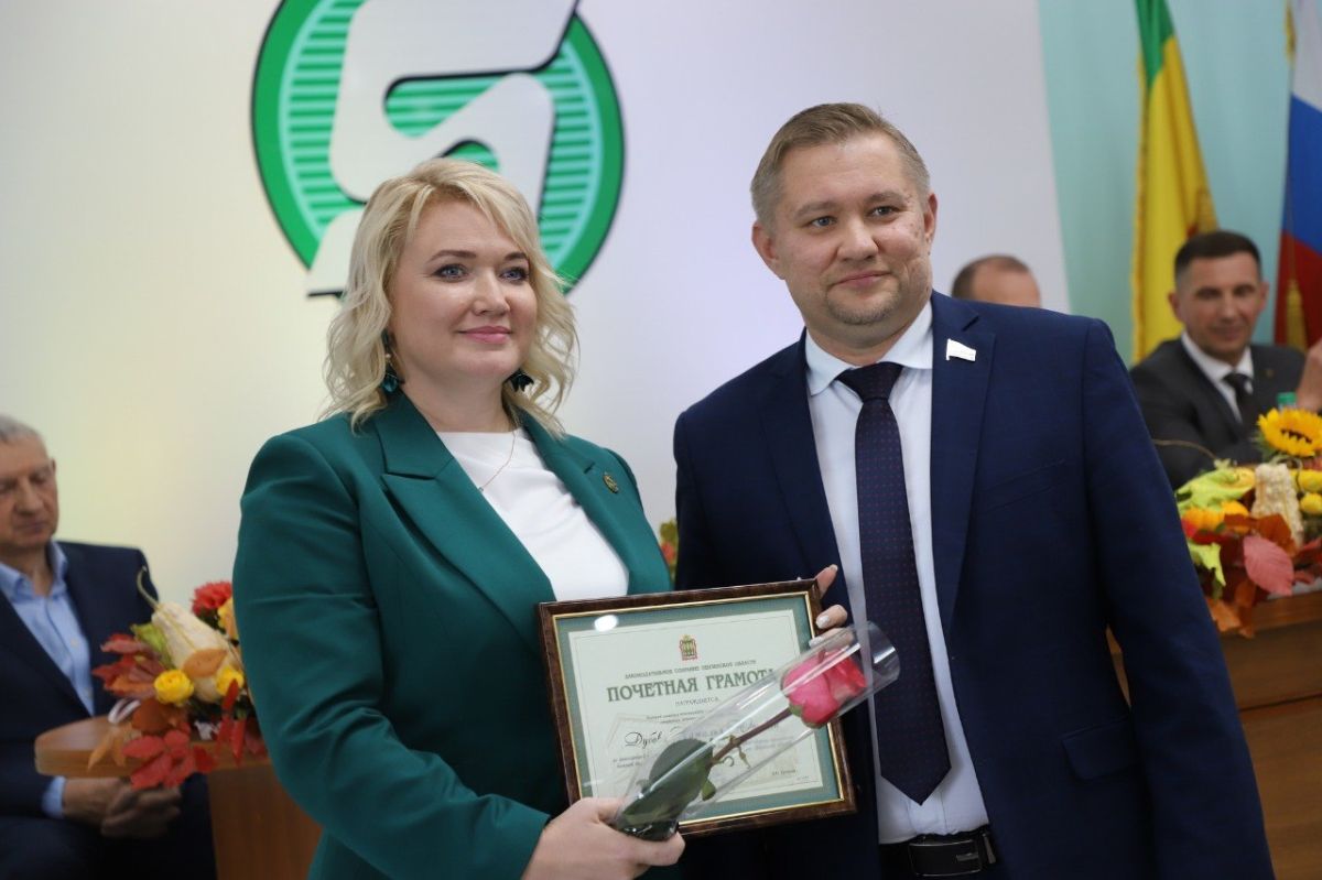 Павел Куликов вручил награды лучшим сотрудникам ОАО «Маяк» Павел Куликов вручил награды лучшим сотрудникам ОАО «Маяк»