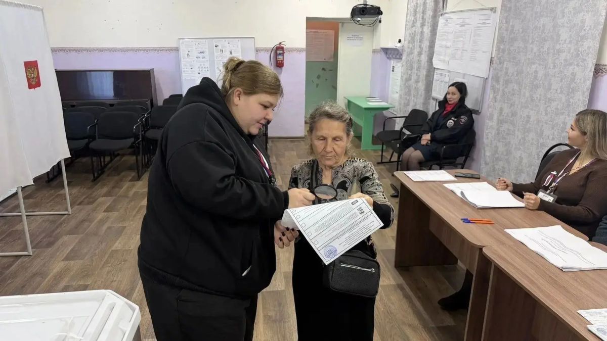 Волонтёры помогают избирателям на участках Пензенской области Волонтёры помогают избирателям на участках Пензенской области