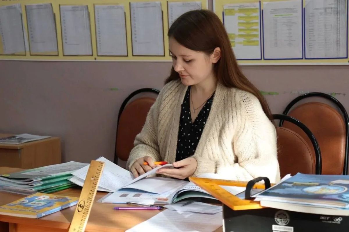 С 2020 года при поддержке губернатора Олега Мельниченко Пензенская область активно участвует в федеральной программе «Земский учитель» С 2020 года при поддержке губернатора Олега Мельниченко Пензенская область активно участвует в федеральной программе «Земский учитель»