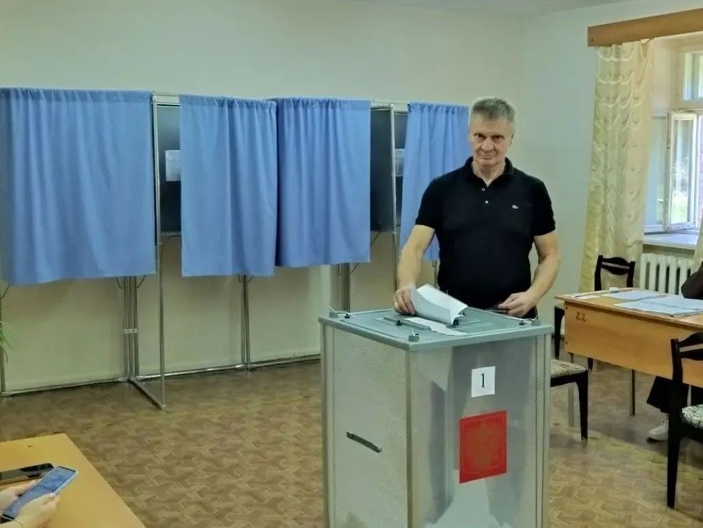Дмитрий Петров принял участие в голосовании