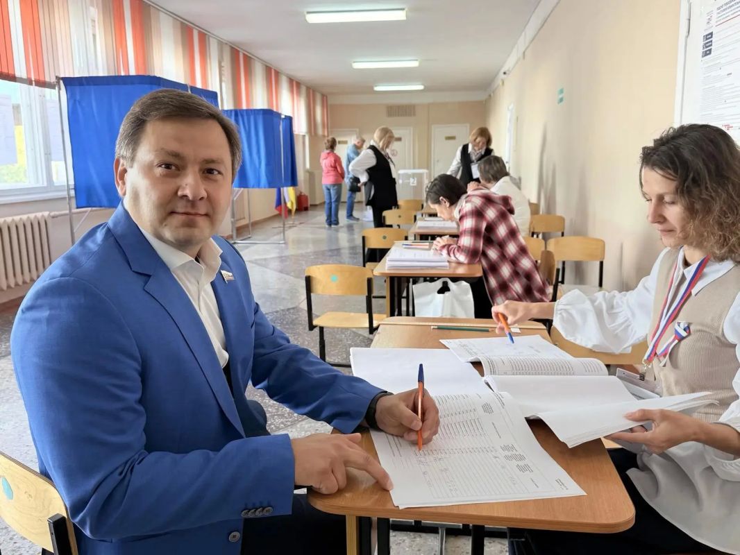 Александр Акимов проголосовал на избирательном участке в Пензе Александр Акимов проголосовал на избирательном участке в Пензе