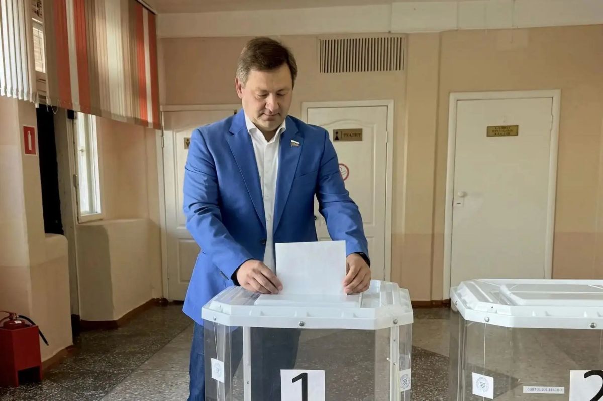 Александр Акимов проголосовал на избирательном участке в Пензе Александр Акимов проголосовал на избирательном участке в Пензе
