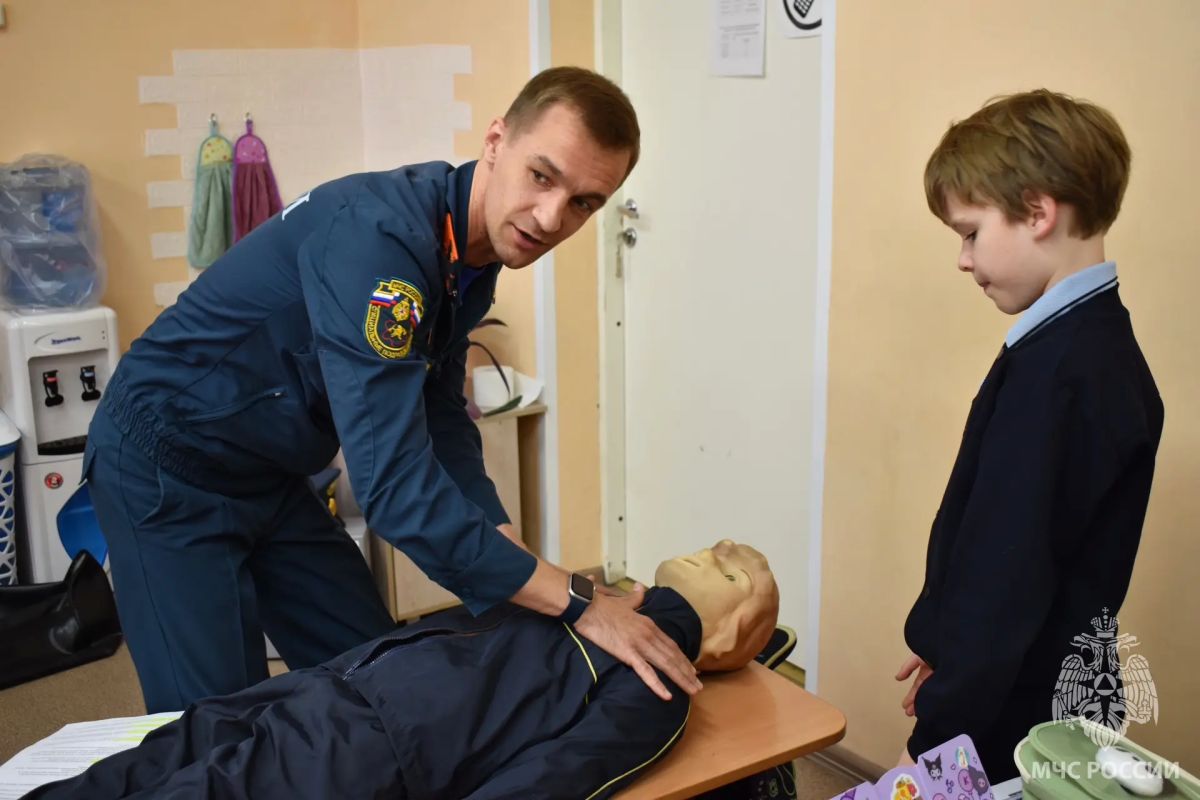 Сотрудники МЧС России провели Единый урок оказания первой помощи Сотрудники МЧС России провели Единый урок оказания первой помощи