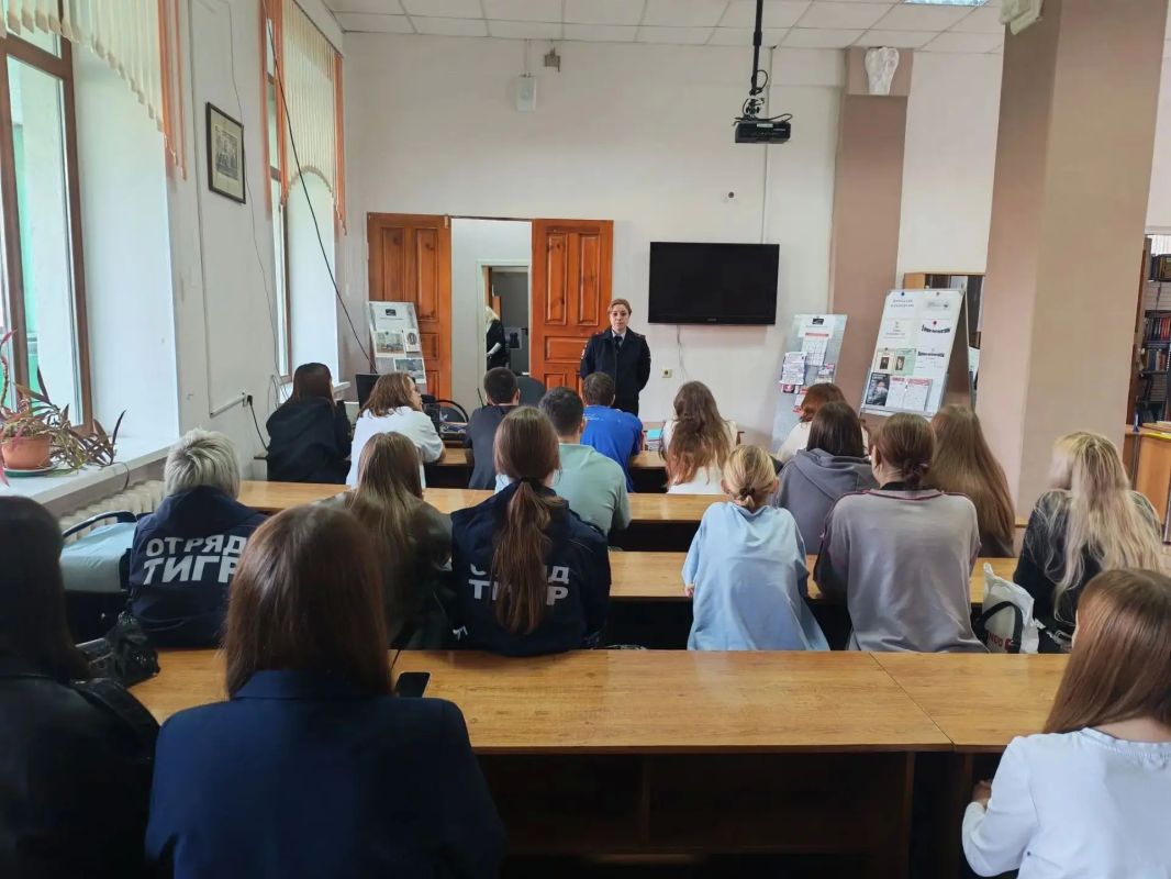 В Пензе в рамках всероссийской акции «Сообщи, где торгуют смертью» прошла профилактическая встреча с бойцами отряда содействия полиции «Тигр» В Пензе в рамках всероссийской акции «Сообщи, где торгуют смертью» прошла профилактическая встреча с бойцами отряда содействия полиции «Тигр»