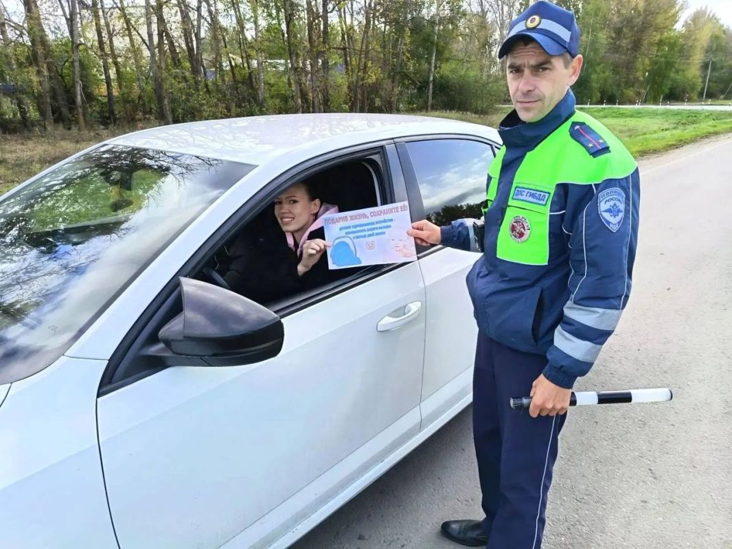 В Наровчатском районе автоинспекторы напомнили водителям об использовании детских удерживающих устройствах при перевозке юных пассажиров В Наровчатском районе автоинспекторы напомнили водителям об использовании детских удерживающих устройствах при перевозке юных пассажиров