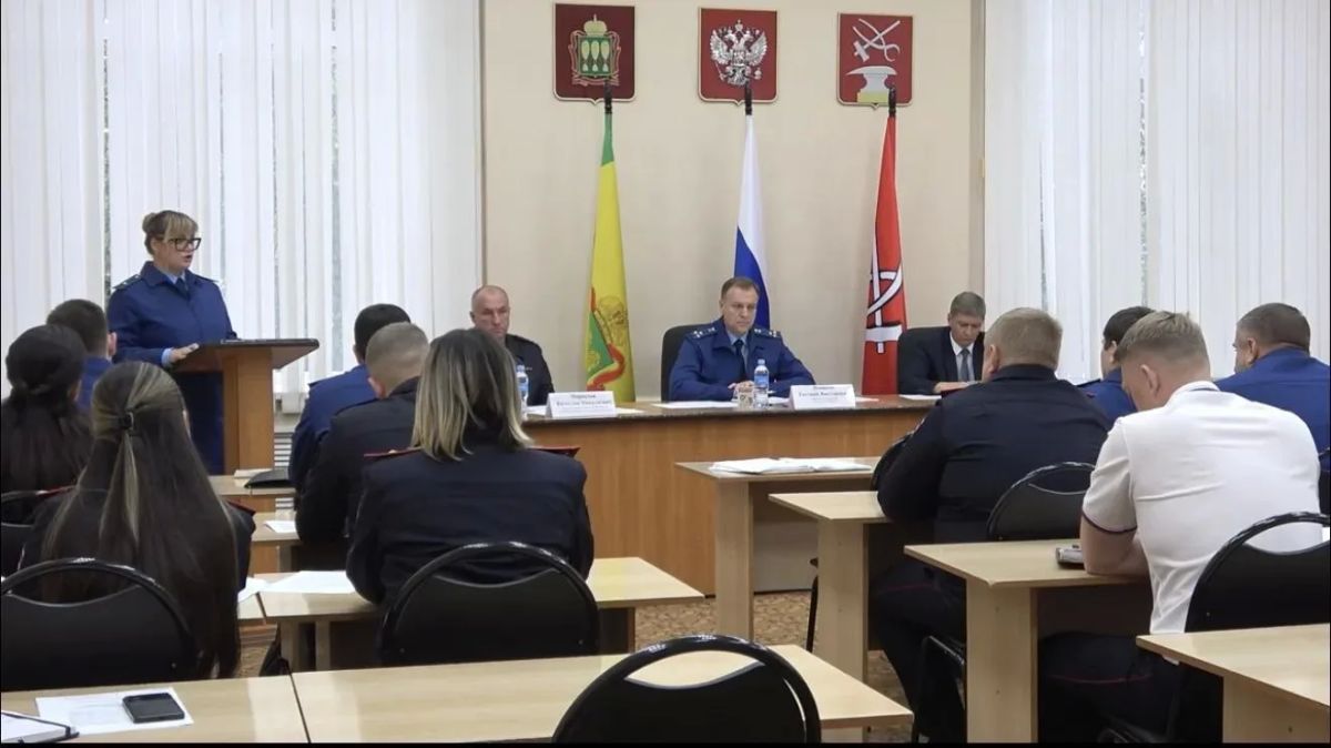 В Кузнецке обсудили меры борьбы с дистанционным мошенничеством Цифровые угрозы становятся всё более масштабными. Только за это лето жители Кузнецка отдали мошенникам более 50 миллионов рублей. В отдельных случаях суммы... В Кузнецке обсудили меры борьбы с дистанционным мошенничеством Цифровые угрозы становятся всё более масштабными. Только за это лето жители Кузнецка отдали мошенникам более 50 миллионов рублей. В отдельных случаях суммы...