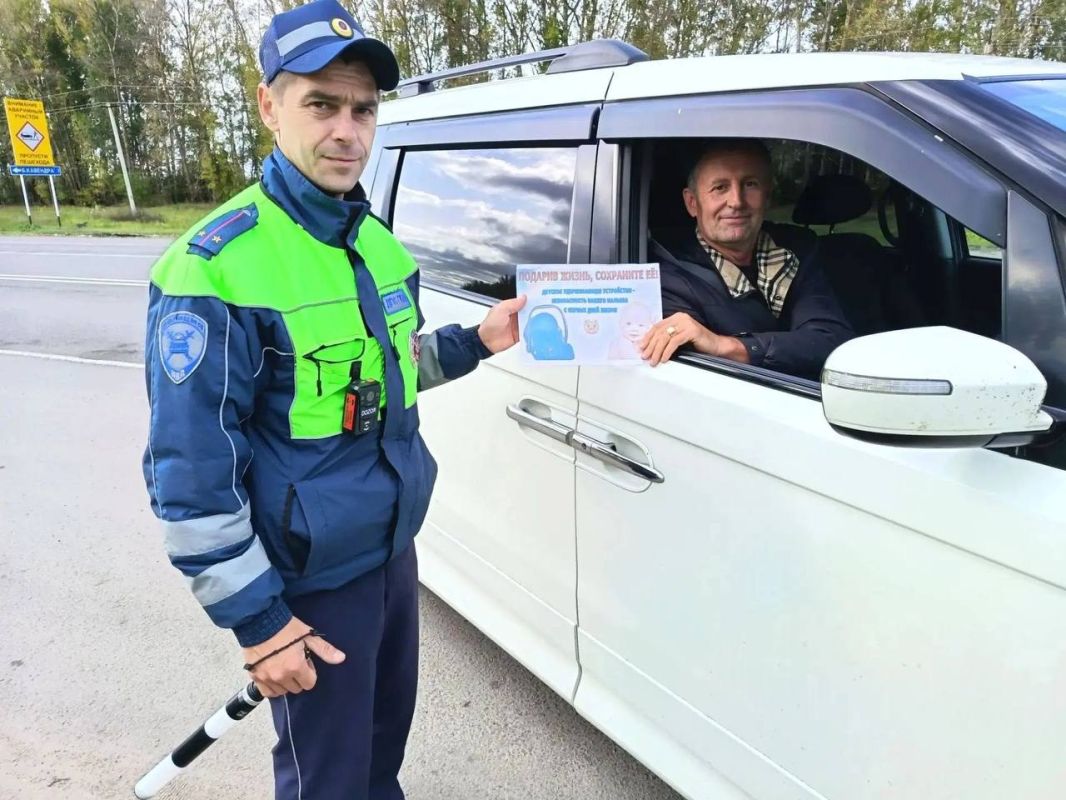 В Наровчатском районе автоинспекторы напомнили водителям об использовании детских удерживающих устройствах при перевозке юных пассажиров