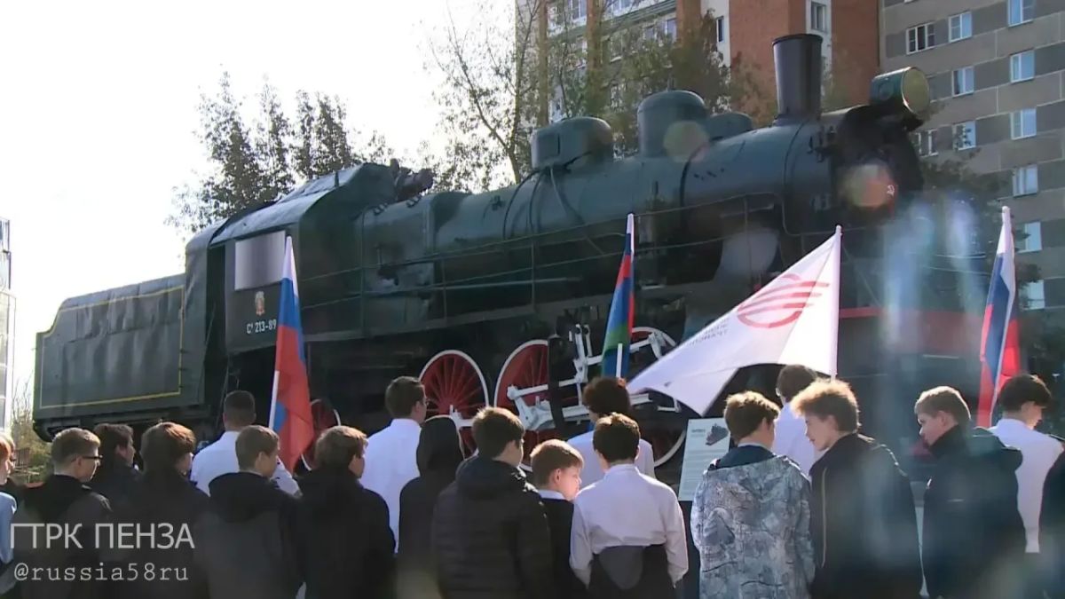 В Пензе завершили реставрацию легендарного паровозапамятника Су 21389 на улице Луначарского В Пензе завершили реставрацию легендарного паровозапамятника Су 21389 на улице Луначарского