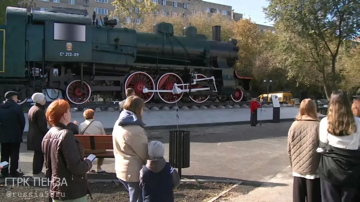 В Пензе завершили реставрацию легендарного паровозапамятника Су 21389 на улице Луначарского В Пензе завершили реставрацию легендарного паровозапамятника Су 21389 на улице Луначарского