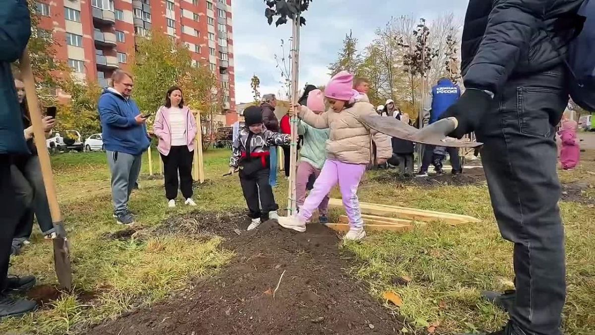 Олег Денисов: Сегодня мы дружно завершили осенний месячник по благоустройству большим общегородским субботником