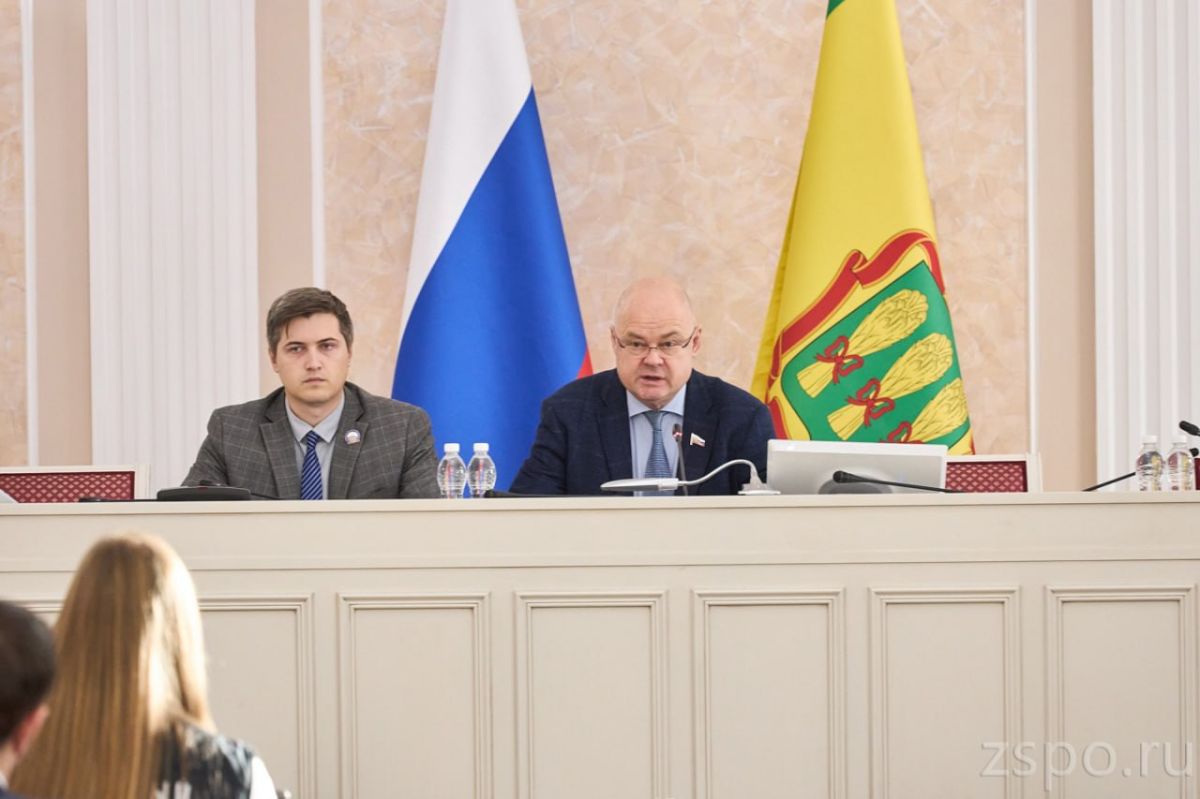 Вадим Супиков подчеркнул приоритеты молодежной парламентской деятельности в Пензенской области