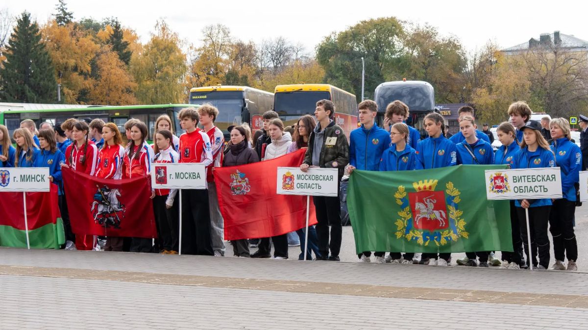 Сегодня утром на железнодорожном вокзале Пенза-1 состоялась торжественная встреча делегаций участников Туристского слета учащихся Союзного государства из Республики Беларусь и Российской Федерации Сегодня утром на железнодорожном вокзале Пенза-1 состоялась торжественная встреча делегаций участников Туристского слета учащихся Союзного государства из Республики Беларусь и Российской Федерации