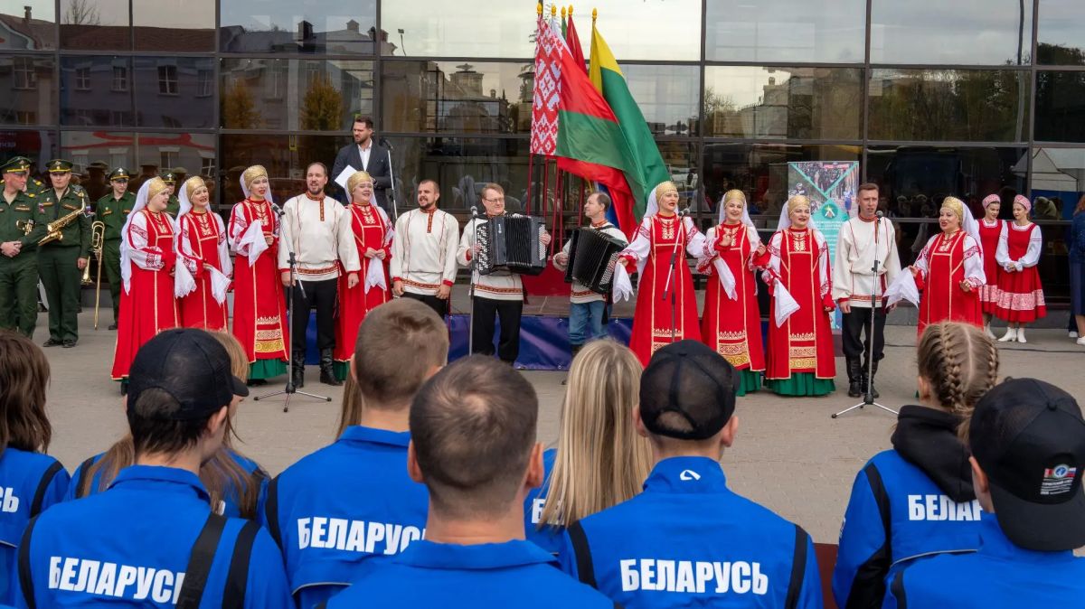 Сегодня утром на железнодорожном вокзале Пенза-1 состоялась торжественная встреча делегаций участников Туристского слета учащихся Союзного государства из Республики Беларусь и Российской Федерации Сегодня утром на железнодорожном вокзале Пенза-1 состоялась торжественная встреча делегаций участников Туристского слета учащихся Союзного государства из Республики Беларусь и Российской Федерации