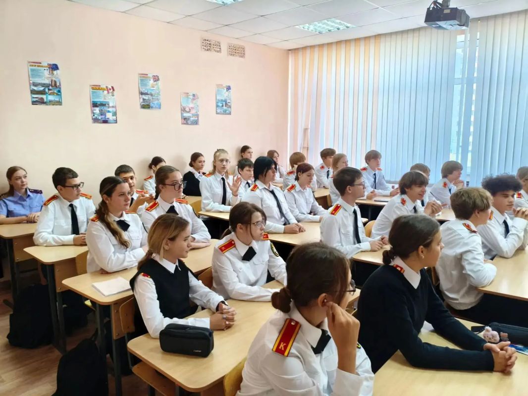 Сотрудник следственного управления принял участие в Уроке краеведения для учащихся профильного кадетского класса