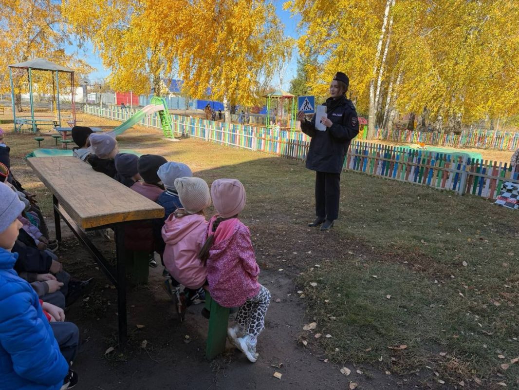 В детский сад «Золотой ключик» пришли в гости сотрудники Госавтоинспекции Колышлейского района В детский сад «Золотой ключик» пришли в гости сотрудники Госавтоинспекции Колышлейского района