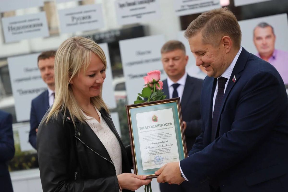 Павел Куликов вручил награды регионального парламента лучшим работникам дорожной отрасли Павел Куликов вручил награды регионального парламента лучшим работникам дорожной отрасли