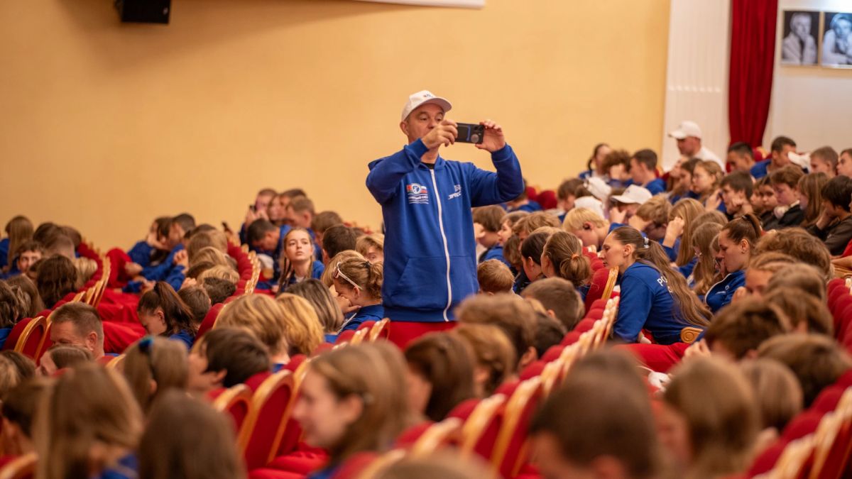 19 октября в Пензенском драматическом театре состоялась торжественная церемония закрытия Туристского слета учащихся Союзного государства 19 октября в Пензенском драматическом театре состоялась торжественная церемония закрытия Туристского слета учащихся Союзного государства