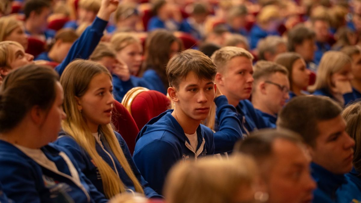 19 октября в Пензенском драматическом театре состоялась торжественная церемония закрытия Туристского слета учащихся Союзного государства 19 октября в Пензенском драматическом театре состоялась торжественная церемония закрытия Туристского слета учащихся Союзного государства