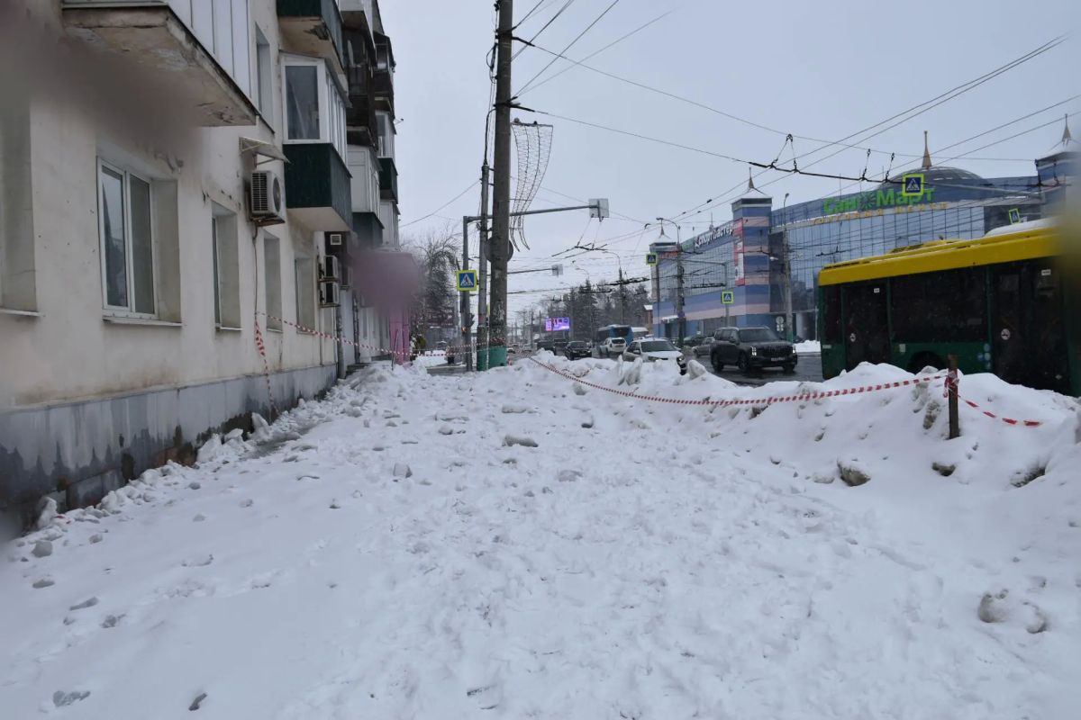 В городе Пензе директору управляющей компании вынесен приговор за травмирование подростка при падении наледи с крыши дома В городе Пензе директору управляющей компании вынесен приговор за травмирование подростка при падении наледи с крыши дома